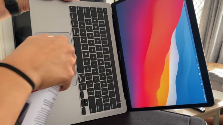 Macbook keyboard with compressed air